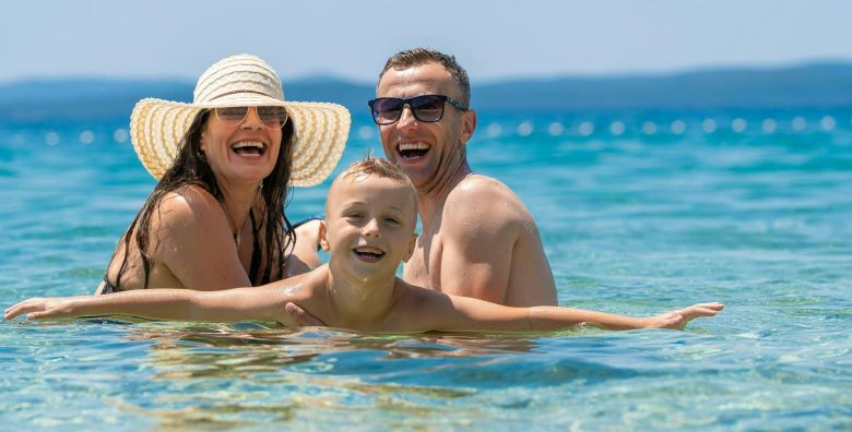 Hotel Pinija  Obiteljski pocetak ljeta u Dalmaciji Petrcane Dalmacija Hrvatska  419 €