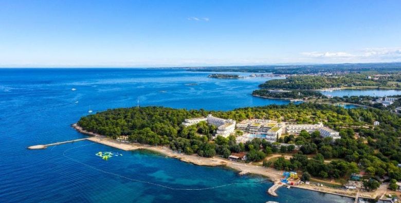 Hotel Delfin Plava Laguna  Pocetak ljeta u Porecu Porec Istra Hrvatska  755 EUR  7x nocenje u Classic dvokrevetnoj sobi s balkonom morska strana za 2 osobe 1 dijete do 11 99 godina besplatno  Polupansion