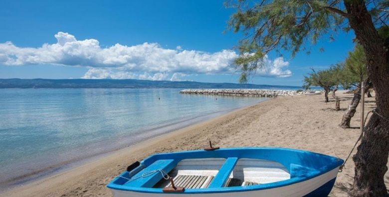 Hotel Nestos  Pocetak ljeta na omiskoj rivijeri Omis Dalmacija Hrvatska  299 EUR  2x nocenje u Superior dvokrevetnoj sobi s dodatnim lezajem i balkonom za 2 osobe dijete do 4 99 godina i dijete do 6 99 godina besplatno  Polupansion