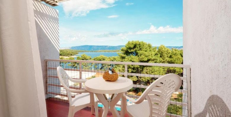 Hotel Hvar  All inclusive kraj ljeta na Hvaru Jelsa otok Hvar Dalmacija Hrvatska  456 EUR  3x nocenje u Comfort dvokrevetnoj sobi s pomocnim lezajem i balkonom morska strana  za 2 osobe 1 dijete do 11 99 godina i 2 dijete do 2 99 godina besplatno  All Inclusive s ukljucenim picem uz obroke