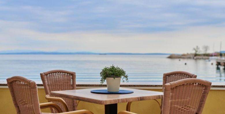 Hotel Villa Schubert  Ljetni odmor u neposrednoj blizini mora Ika Hrvatska  479 €