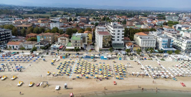Hotel President  Odmor uz more za pocetak ljeta Bellaria Igea Marina Italija  366 EUR  3x nocenje u dvokrevetnoj sobi s balkonom ili bez balkona za 2 osobe Polupansion u hotelskom restoranu