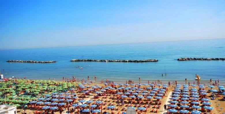Hotel President  Ljetni odmor uz more Bellaria Igea Marina Italija  670 EUR  5x nocenje u dvokrevetnoj sobi s balkonom ili bez balkona za 2 osobe Polupansion u hotelskom restoranu