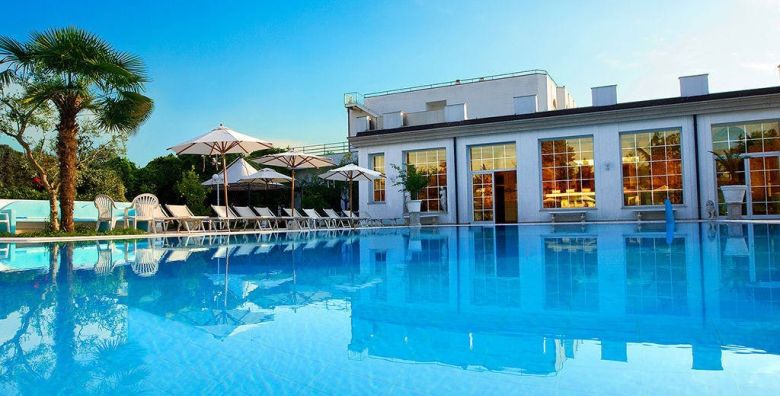 Hotel Bellavista Terme  Termalni odmor u Italiji Montegrotto Terme Italija  342 EUR  3x nocenje u Standard dvokrevetnoj sobi za 2 osobe 1 dijete do 5 99 godina besplatno  Dorucak