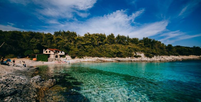 Hotel Korkyra  Pocetak ljeta na Korculi  Vela Luka Korcula Dalmacija Hrvatska  549 EUR  5x nocenje u Standard dvokrevetnoj sobi za 2 osobe Bogati polupansion