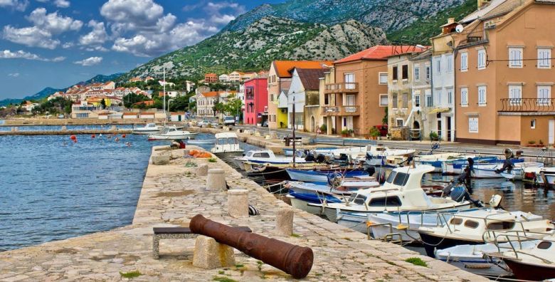 Hotel Zagreb Karlobag  Akcijska cena za ljeto s polupansionom  Soba s balkonom Karlobag Hrvatska  694 EUR  5x nocenje u dvokrevetnoj sobi s balkonom za 2 osobe  1 dijete do 11 99 godina besplatno i 2 dijete do 0 99 godina besplatno  Polupansion