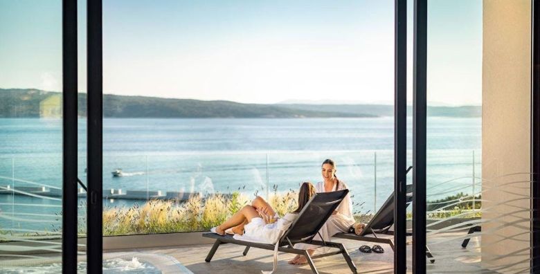 Aminess Younique Narrivi Hotel  Luksuzno obiteljsko ljeto uz more Crikvenica Hrvatska  981 EUR  4x nocenje u Premium dvokrevetnoj sobi s balkonom za 2 osobe 1 dijete do 9 99 godina besplatno  Bogati buffet dorucak