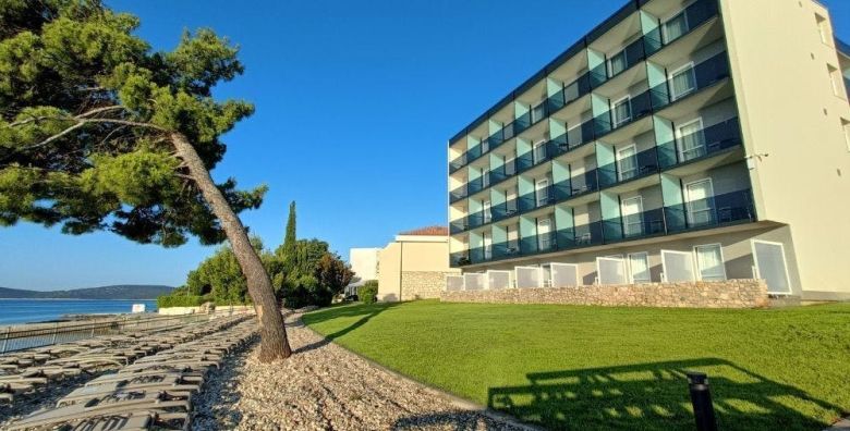 Villa Arausa  Obiteljsko all inclusive light ljeto Vodice Dalmacija Hrvatska  1376 €