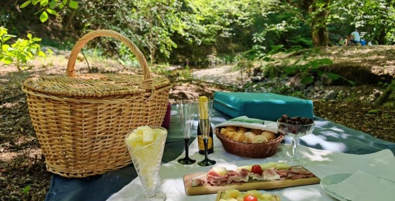 Garetov konak  Romanticni vikend za dvoje s piknikom Prolom Banja Srbija  246 €