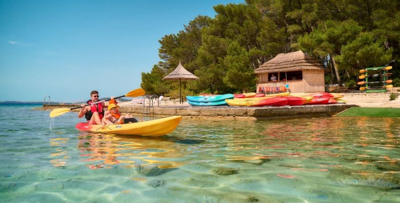 Pine Beach Pakostane  Obiteljski all inclusive light odmor uz sport i prirodu Pakostane Dalmacija Hrvatska  907 €