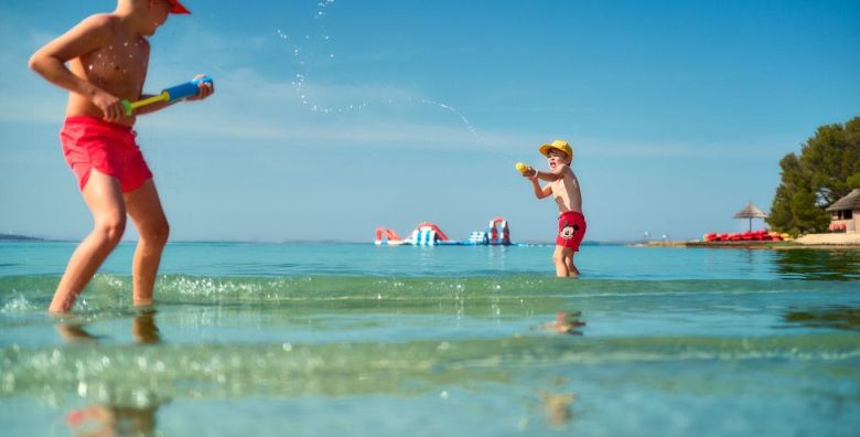 Pine Beach Pakostane  Obiteljski all inclusive light odmor uz sport i prirodu Pakostane Dalmacija Hrvatska  1665 €