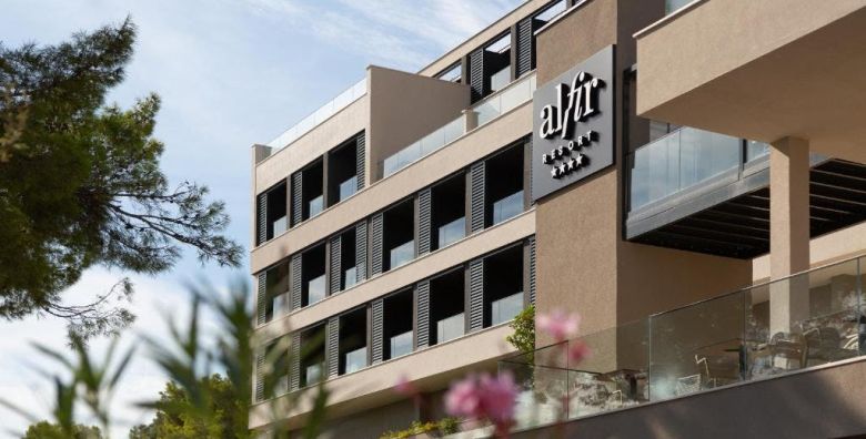 Aminess Alfir Hotel  Jesenski odmor na Korculi Korcula Dalmacija Hrvatska  279 EUR  2x nocenje u Premium suite s balkonom za 2 osobe 2 djece do 9 99 godina besplatno  Polupansion i ukljuceno pice uz veceru