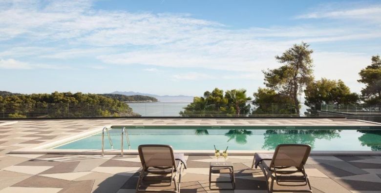 Aminess Alfir Hotel  Ljeto na Korculi Korcula Dalmacija Hrvatska  768 EUR  4x nocenje u Premium suite s balkonom za 2 osobe 2 djece do 9 99 godina besplatno  Polupansion i ukljuceno pice uz veceru