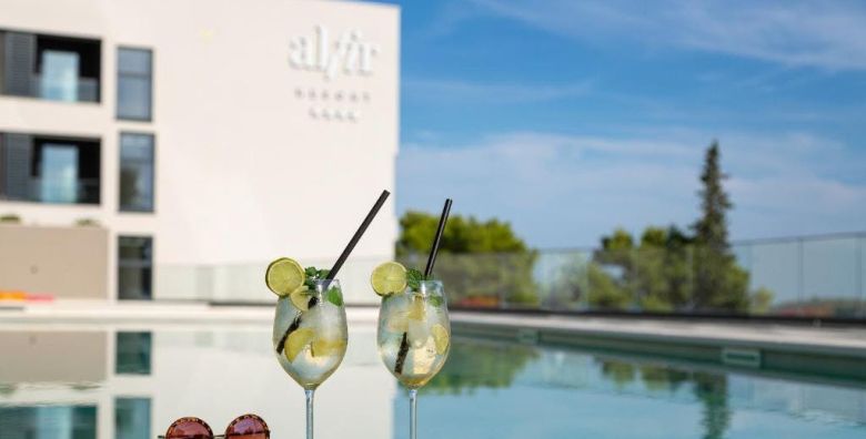 Aminess Alfir Hotel  Ljeto na Korculi Korcula Dalmacija Hrvatska  896 EUR  4x nocenje u Premium suite s balkonom za 2 osobe 2 djece do 9 99 godina besplatno  Polupansion i ukljuceno pice uz veceru