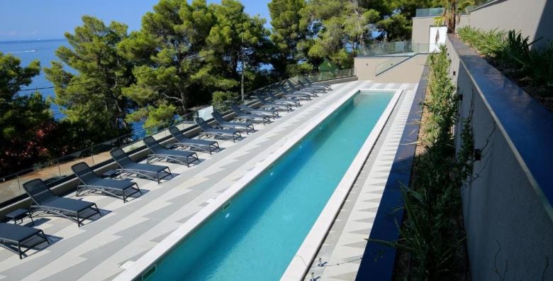 Aminess Alfir Hotel  Ljeto na Korculi Korcula Dalmacija Hrvatska  1 032 EUR  4x nocenje u Premium suite s balkonom za 2 osobe 2 djece do 9 99 godina besplatno  Polupansion i ukljuceno pice uz veceru