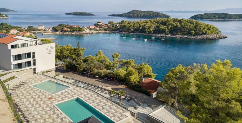 Aminess Alfir Hotel  Ljeto na Korculi Korcula Dalmacija Hrvatska  720 EUR  4x nocenje u Premium suite s balkonom za 2 osobe 2 djece do 9 99 godina besplatno  Polupansion i ukljuceno pice uz veceru