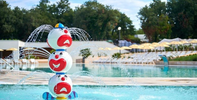Camping Stella Maris Mobile Homes  Obiteljsko ljeto u Istri Umag Istra Hrvatska  761 EUR  5x nocenje u Superior mobilnoj kucici za do 6 osoba 4 odrasle osobe i 2 djece do 11 99 godina  Koristenje vanjskih bazena  bazen za odrasle djecji bazen baby bazen 