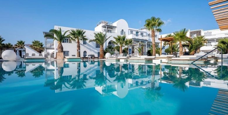 Smy Mediterranean White  Mediteranska romantika u srcu Santorinija Agia Paraskevi Grcka  1689 €