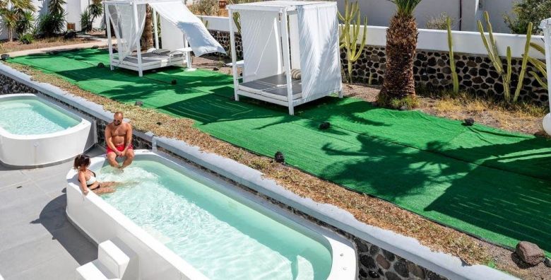 Smy Mediterranean White  Mediteranska romantika u srcu Santorinija Agia Paraskevi Grcka  1849 €