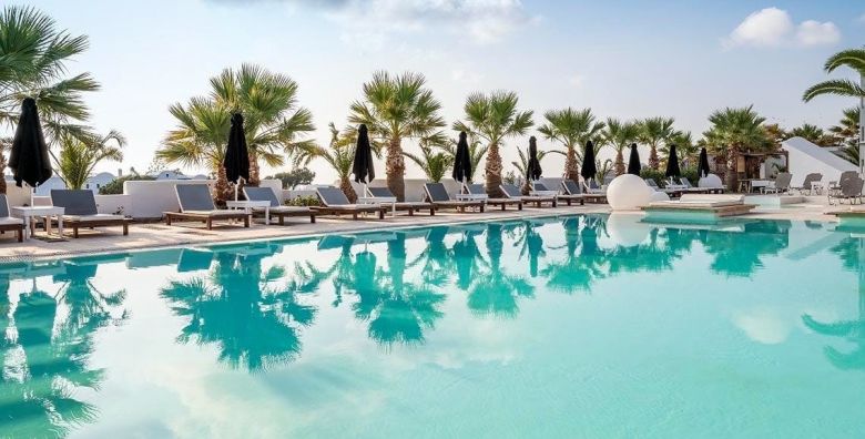 Smy Mediterranean White  Mediteranska romantika u srcu Santorinija Agia Paraskevi Grcka  1699 €
