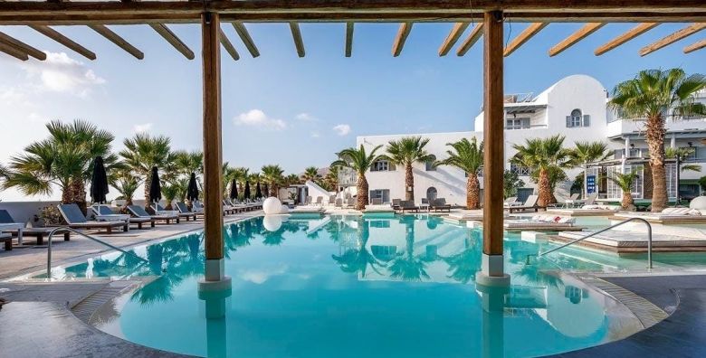 Smy Mediterranean White  Mediteranska romantika u srcu Santorinija Agia Paraskevi Grcka  879 €