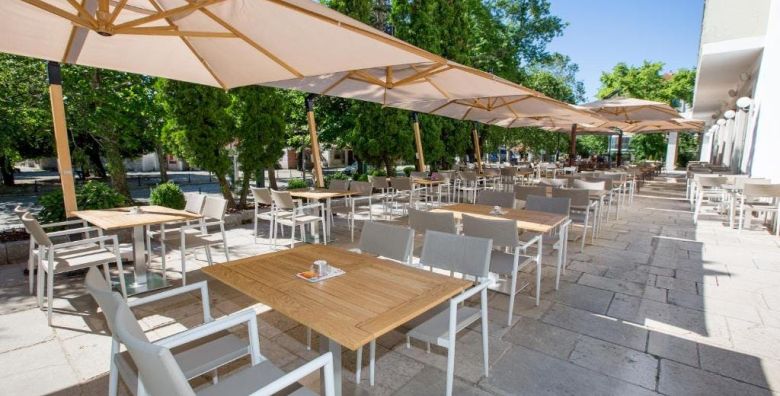 Hotel Onogost  Dozivite ljepote Niksica Niksic Crna Gora  178 EUR  2x nocenje u Deluxe dvokrevetnoj sobi s odvojenim ili spojenim king krevetom i pogledom na grad za 2 osobe Dorucak