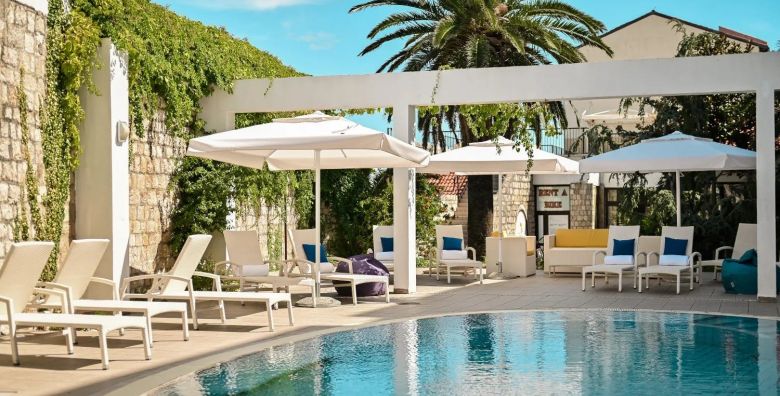 Hotel International  Kratak ljetni odmor na Rabu Rab Hrvatska  300 €