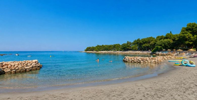 Hotel Garden Istra Plava Laguna  Obiteljsko ljeto u Istri u renoviranom hotelu Umag Istra Hrvatska  791 €