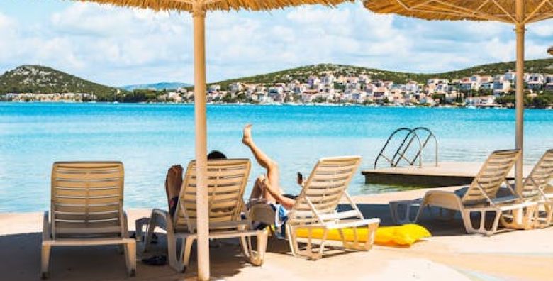 Hotel Borovnik  Obiteljsko ljeto u Dalmaciji  Standard soba Tisno otok Murter Dalmacija Hrvatska  684 €