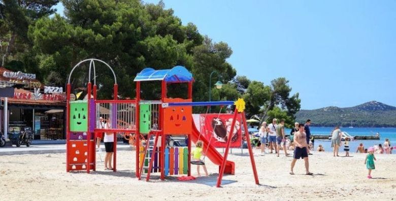 Ilirija Resort  Hotel Kornati  VIP Premium obiteljsko ljeto s punim pansionom u Biogradu  Posebna akcija Biograd na Moru Dalmacija Hrvatska  1 499 EUR  7x nocenje u Premium Club sobi za 2 osobe 1 dijete do 12 godina i 1 dijete do 7 godina besplatno  Puni pansion
