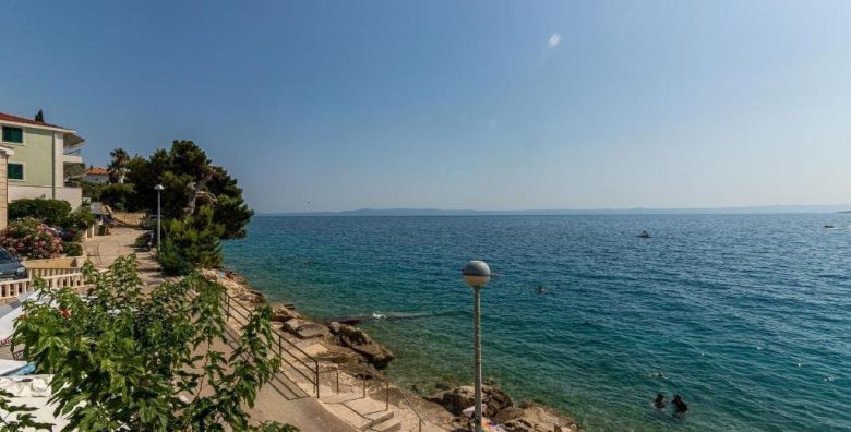 Villa Marello  Obiteljsko ljeto na Makarskoj rivijeri Promajna Makarska rivijera Dalmacija Hrvatska  534 EUR  2x nocenje u dvokrevetnoj Deluxe sobi za 2 osobe 1 dijete do 14 godina besplatno  Buffet dorucak