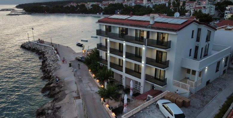 Villa Marello  Last minute obiteljsko ljeto na Makarskoj rivijeri Promajna Makarska rivijera Dalmacija Hrvatska  368 EUR  2x nocenje u dvokrevetnoj Deluxe sobi za 2 osobe Polupansion