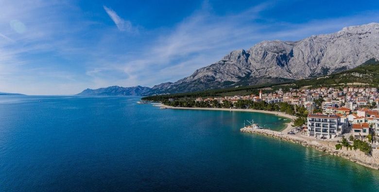 Villa Marello  Last minute obiteljsko ljeto na Makarskoj rivijeri Promajna Makarska rivijera Dalmacija Hrvatska  552 EUR  3x nocenje u dvokrevetnoj Deluxe sobi za 2 osobe Polupansion