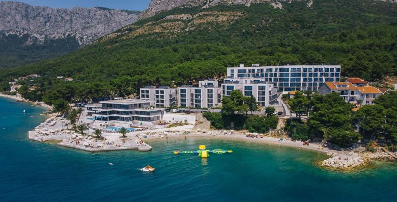Morenia All Inclusive Resort  All inclusive ljeto s animacijom Podaca Makarska rivijera Dalmacija Hrvatska  1 240 EUR  5x nocenje u Standard sobi s balkonom strana more za 2 osobe 1 dijete do 7 99 godina u krevetu s roditeljima besplatno  All inclusive
