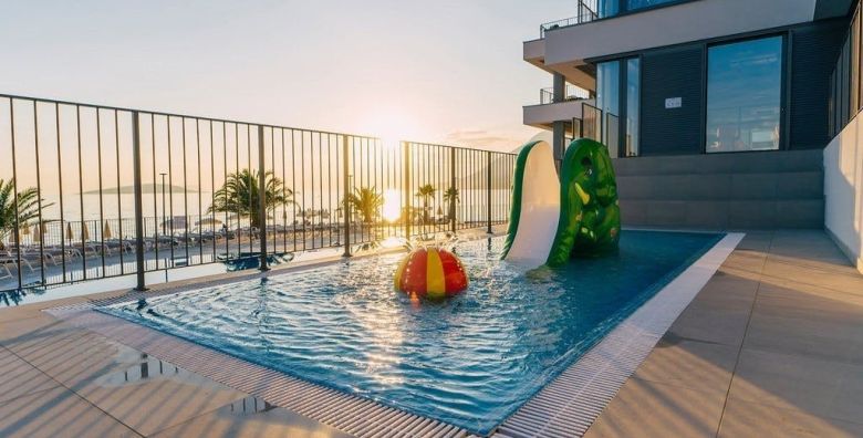 Morenia All Inclusive Resort  All inclusive ljeto s animacijom Podaca Makarska rivijera Dalmacija Hrvatska  1 582 EUR  7x nocenje u Comfort sobi s balkonom strana park za 2 osobe 1 dijete do 11 99 godina i 1 dijete do 7 99 godina besplatno  All inclusive