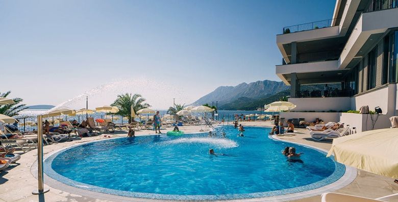 Morenia All Inclusive Resort  All inclusive ljeto s animacijom Podaca Makarska rivijera Dalmacija Hrvatska  2 142 EUR  7x nocenje u Comfort sobi s balkonom strana park za 2 osobe 1 dijete do 11 99 godina i 1 dijete do 7 99 godina besplatno  All inclusive