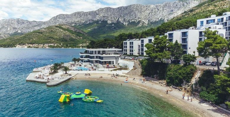 Morenia All Inclusive Resort  All inclusive ljeto s animacijom Podaca Makarska rivijera Dalmacija Hrvatska  2 422 EUR  7x nocenje u Comfort sobi s balkonom strana park za 2 osobe 1 dijete do 11 99 godina i 1 dijete do 7 99 godina besplatno  All inclusive