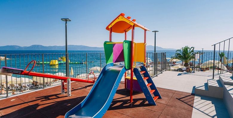 Morenia All Inclusive Resort  All inclusive ljeto s animacijom Podaca Makarska rivijera Dalmacija Hrvatska  2 240 EUR  7x nocenje u Junior suite s balkonom strana more za 2 osobe 2 djece do 17 99 godina besplatno  All inclusive