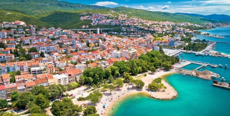 Hotel Omorika Annex  Last minute obiteljsko ljeto s punim pansionom Crikvenica Hrvatska  1 165 EUR  5x nocenje u dvokrevetnoj sobi s balkonom morska strana u annexu za 2 osobe 2 djece do 11 99 godina i 1 dijete do 2 99 godina besplatno  Puni pansion