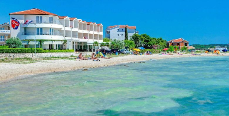 Hotel Duje  Last minute ljeto tik uz more Vodice Dalmacija Hrvatska  542 EUR  3x nocenje u dvokrevetnoj sobi s balkonom i pogledom na more za 2 osobe Polupansion