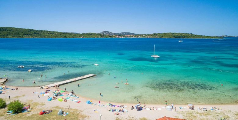 Hotel Duje  Last minute ljeto tik uz more Vodice Dalmacija Hrvatska  920 EUR  5x nocenje u dvokrevetnoj sobi s balkonom i pogledom na more za 2 osobe Polupansion