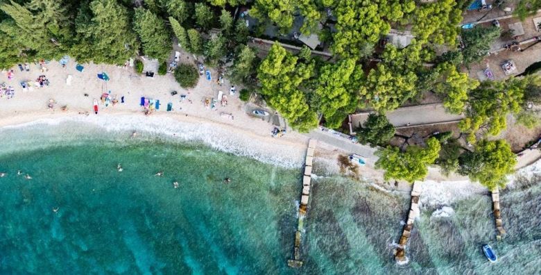 Aminess Vival Casa Velaris  Ljeto na Bracu za parove Supetar otok Brac Dalmacija Hrvatska  584 EUR  4x nocenje u dvokrevetnoj Standard sobi za 2 osobe 1 dijete do 2 99 godina besplatno  Polupansion