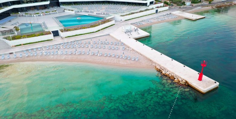 Grand Hotel View  Obiteljsko ljeto na Bracu Otok Brac Dalmacija Hrvatska  2 489 EUR  7x nocenje u dvokrevetnoj Superior sobi s balkonom pogled more i 2 pomocna lezaja za 2 osobe 2 djece do 11 99 godina besplatno  Polupansion