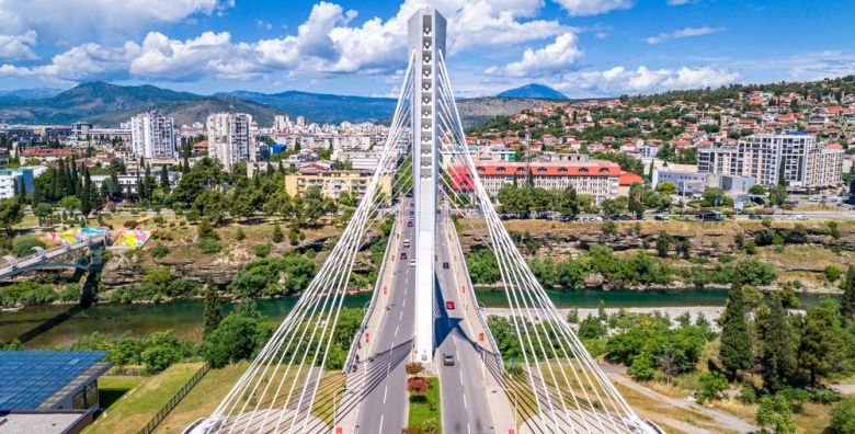Hotel Carine Centar  Savrsen odmor u centru Podgorice Podgorica Crna Gora  134 EUR  1x nocenje u dvokrevetnoj standard sobi za 2 osobe 1 dijete do 6 99 godina besplatno  Dorucak