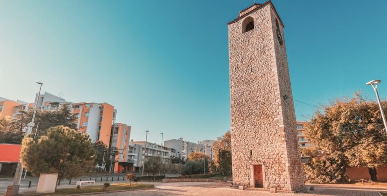 Hotel Carine Centar  Savrsen odmor u centru Podgorice Podgorica Crna Gora  110 EUR  1x nocenje u dvokrevetnoj standard sobi za 2 osobe 1 dijete do 6 99 godina besplatno  Dorucak