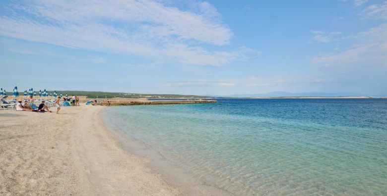 Hotel Selce  Last minute ljeto uz obalu Selce Hrvatska  949 EUR  7x nocenje u dvokrevetnoj sobi u mansardi za 2 osobe 1 dijete do 6 99 godina besplatno  Polupansion