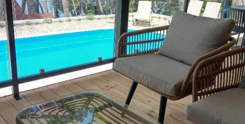 Park Villas by Morenia  All inclusive odmor u Deluxe kamping vili s privatnim bazenom Podaca Makarska rivijera Dalmacija Hrvatska  3 948 EUR  7x nocenje u kamping vili s privatnim grijanim bazenom za do 4 osobe All inclusive