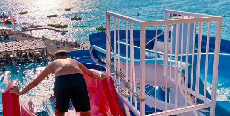 Ilirija Resort  Hotel Adriatic  Zabavno ljeto s punim pansionom Biograd na Moru Dalmacija Hrvatska  1 285 EUR  5x nocenje u dvokrevetnoj Superior sobi za 2 osobe 1 dijete do 12 godina i 1 dijete do 7 godina besplatno  Puni pansion