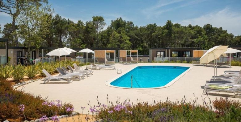 Santa Marina Boutique Camping  Obiteljski odmor u Porecu Porec Istra Hrvatska  374 EUR  5x nocenje u Premium Comfort mobilnoj kucici za 4 osobe 2 djece do 11 99 godina besplatno  Posteljina i rucnici