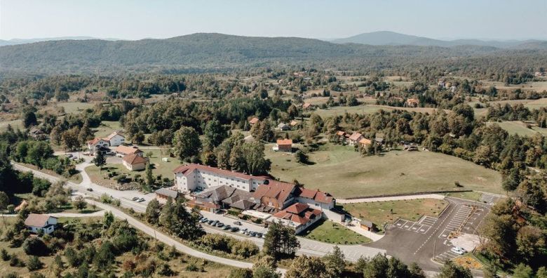 Djeca - Akcija, popust i sniženje. (ponuda: 265672)